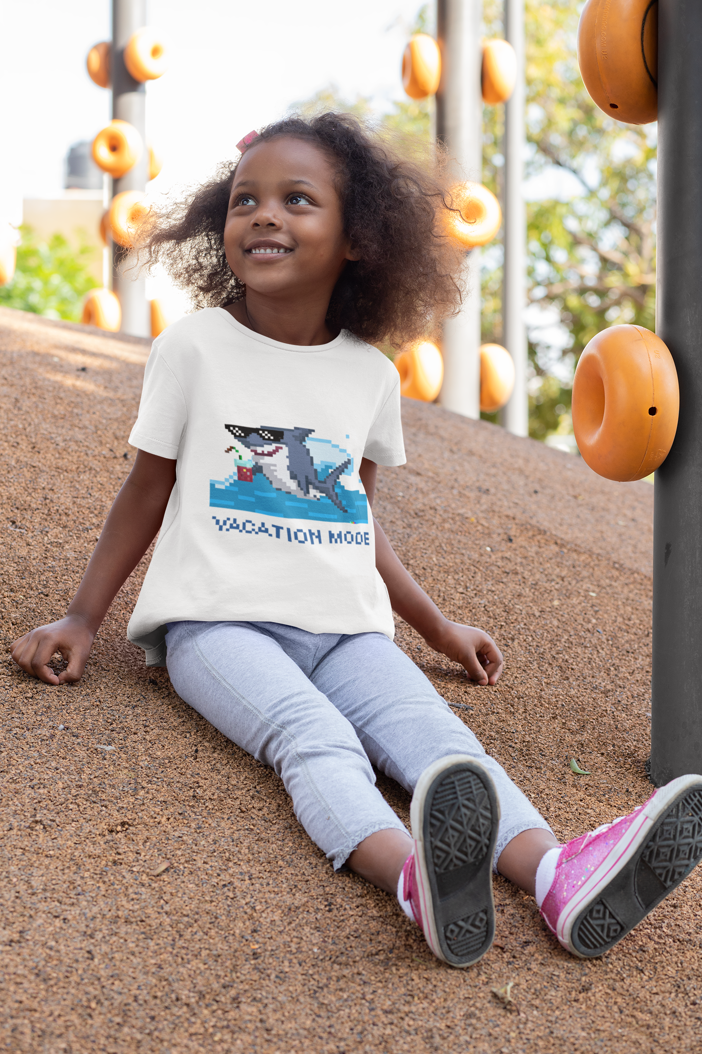 T-shirt à col rond pour enfants - Premium | Pixel Shark | Vacances